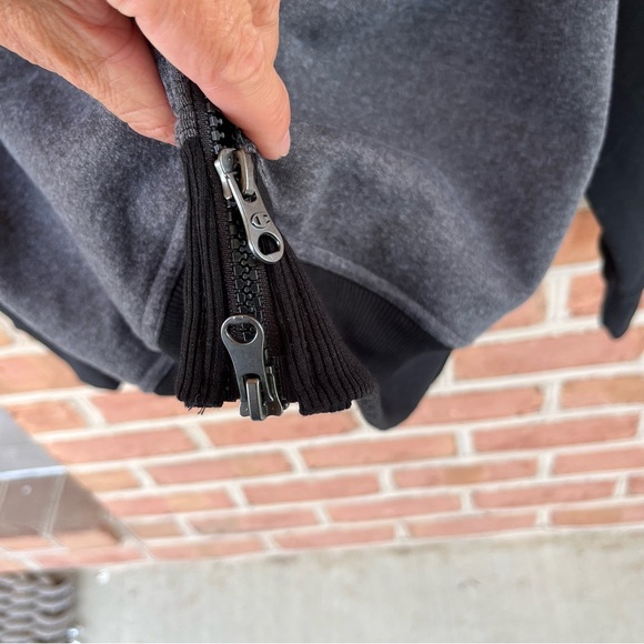 Zip up Champion sweatshirt. men’s size: XL. Unisex - Picture 9 of 9